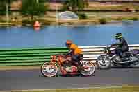 Vintage-motorcycle-club;eventdigitalimages;mallory-park;mallory-park-trackday-photographs;no-limits-trackdays;peter-wileman-photography;trackday-digital-images;trackday-photos;vmcc-festival-1000-bikes-photographs